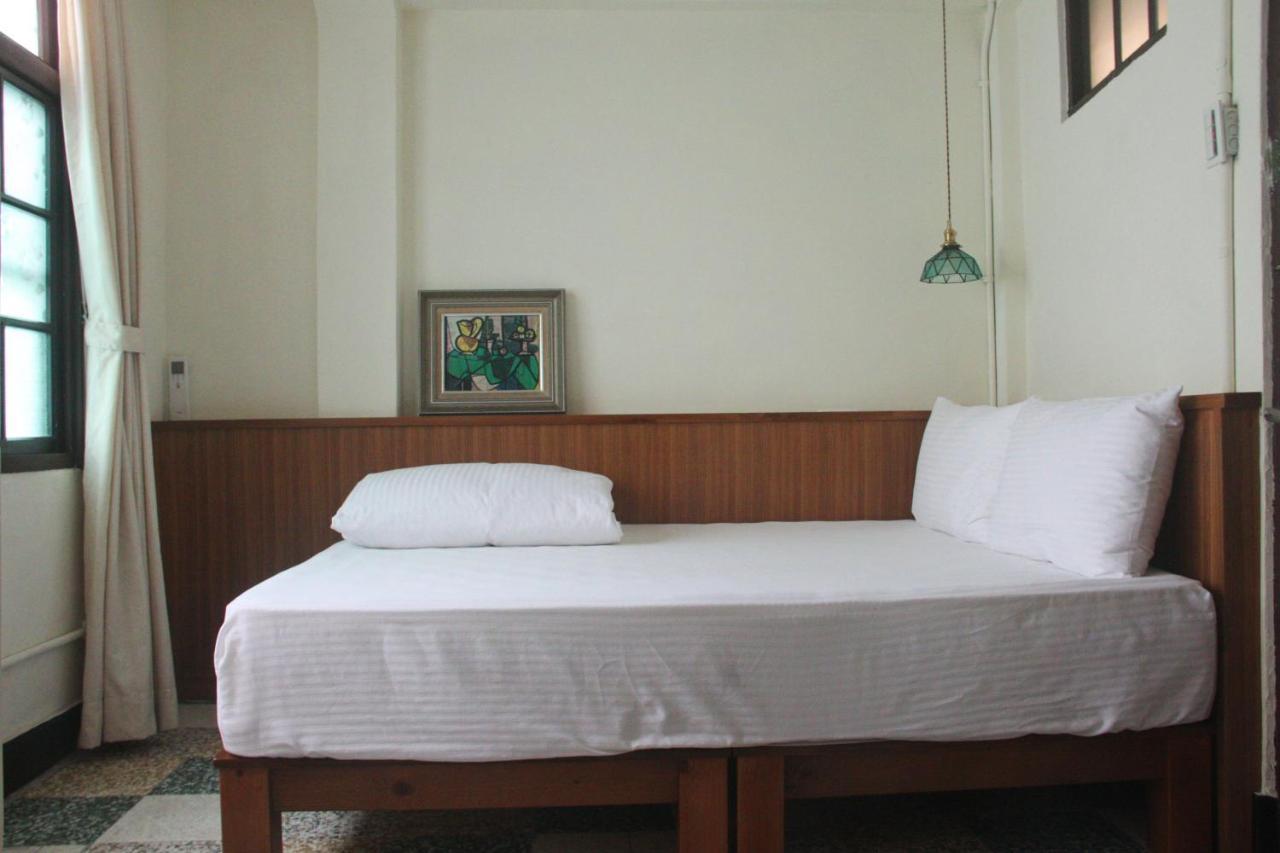Neat Hostel Tainan Extérieur photo