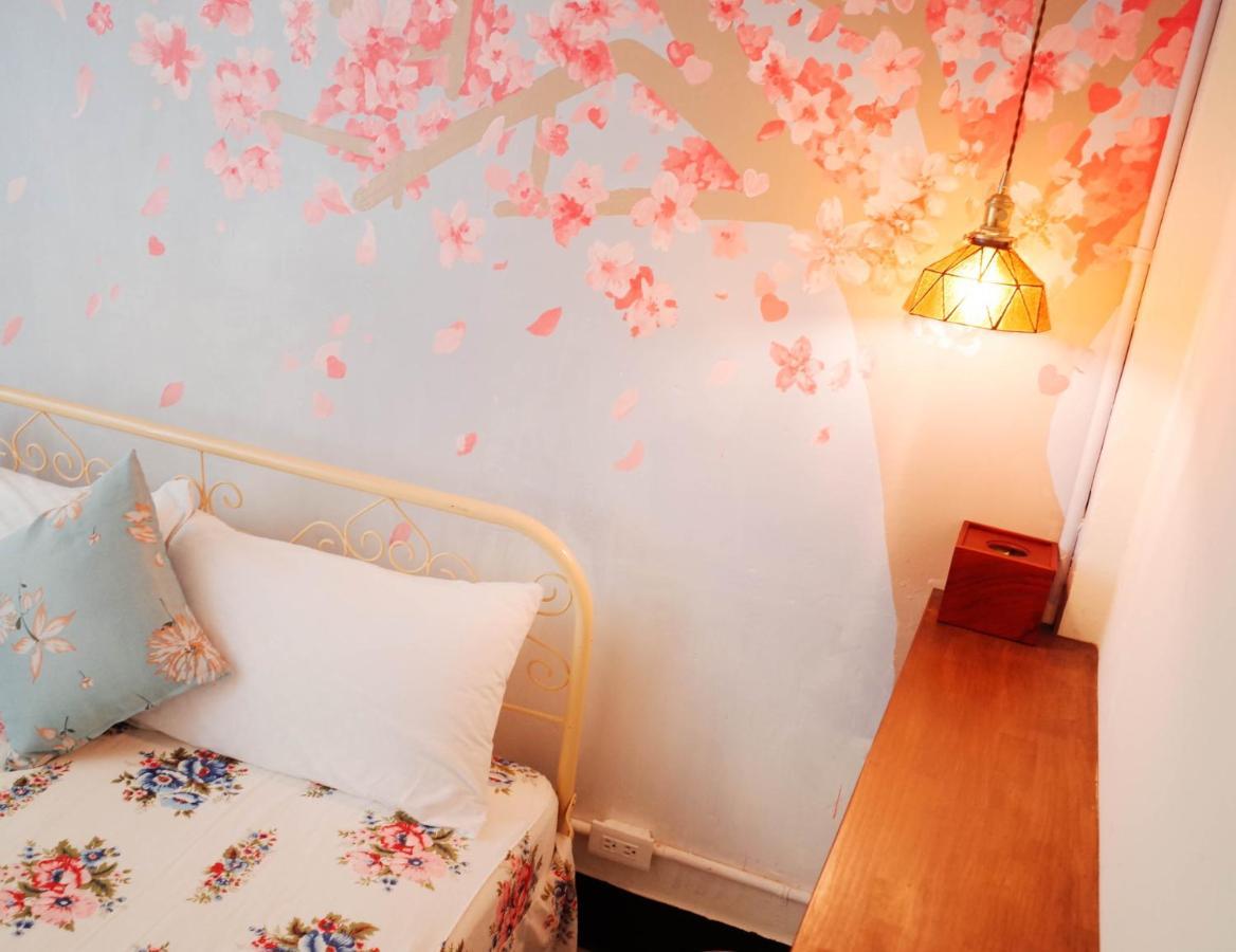 Neat Hostel Tainan Extérieur photo