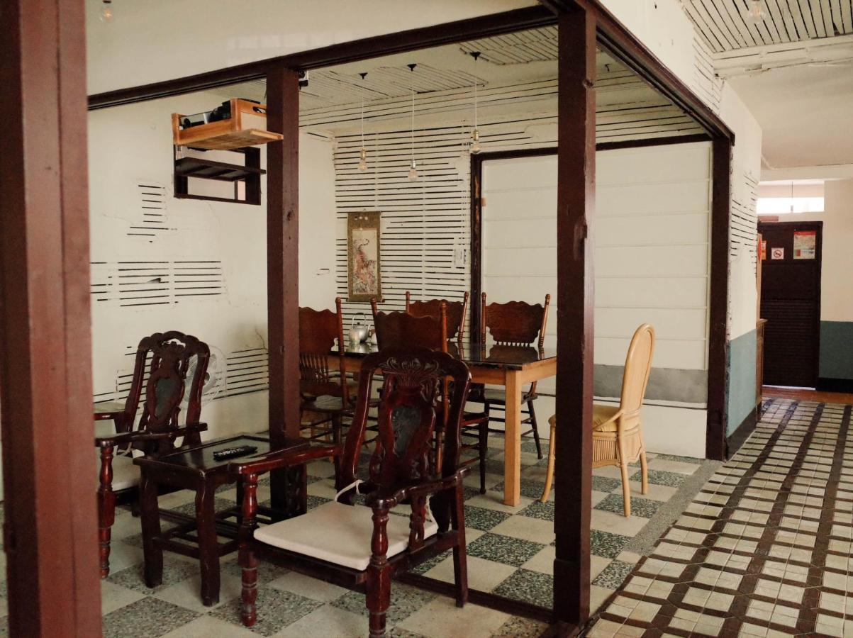 Neat Hostel Tainan Extérieur photo