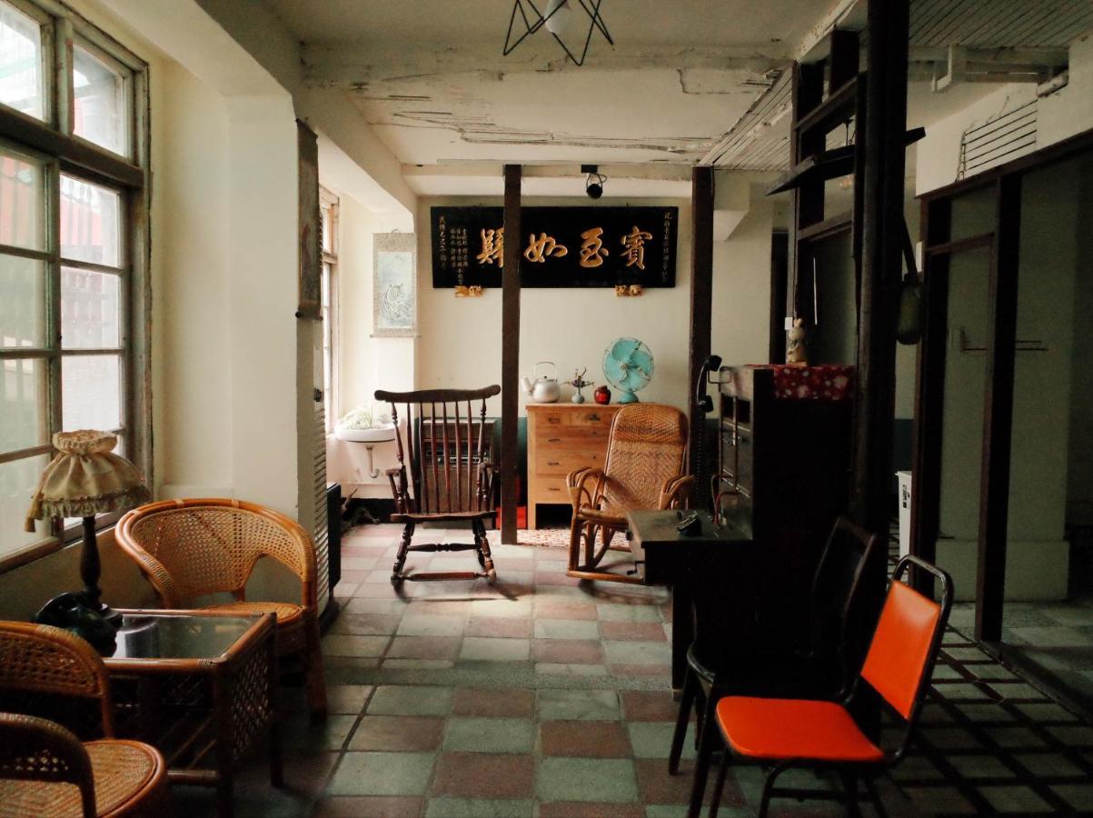 Neat Hostel Tainan Extérieur photo
