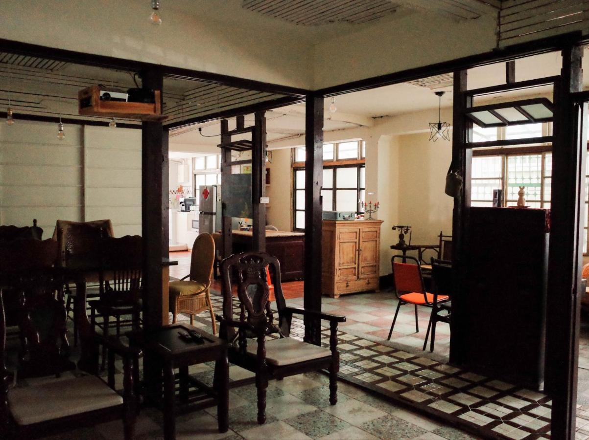 Neat Hostel Tainan Extérieur photo