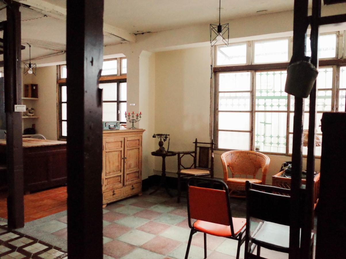 Neat Hostel Tainan Extérieur photo
